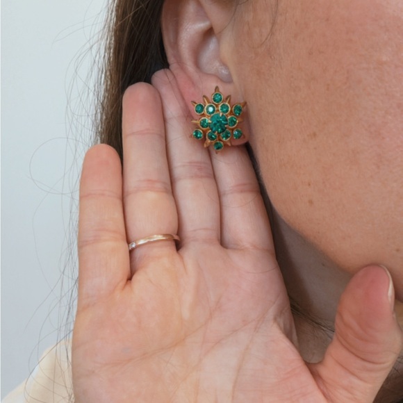 Vintage Green Rhinestone Snowflake Earrings,1960's Vintage Clip on Earrings - Picture 2 of 6